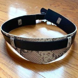 Elie Tahari Snajeskin Black / White Leather Belt